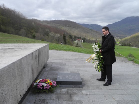 Замјеник предсједавајућег Представничког дома др Денис Бећировић посјетио Долину хероја на Сутјесци